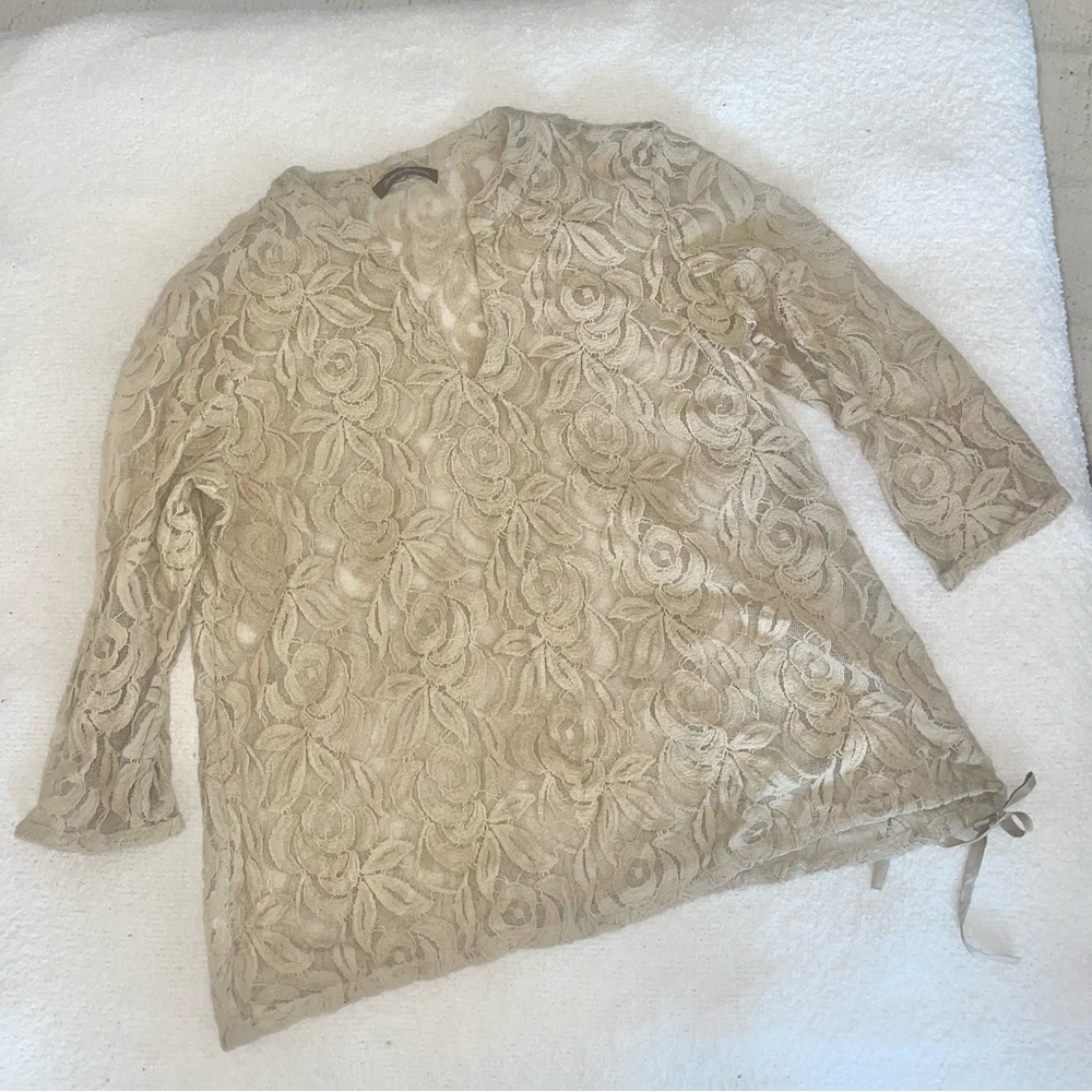 Tommy Bahama lace blouse🌻